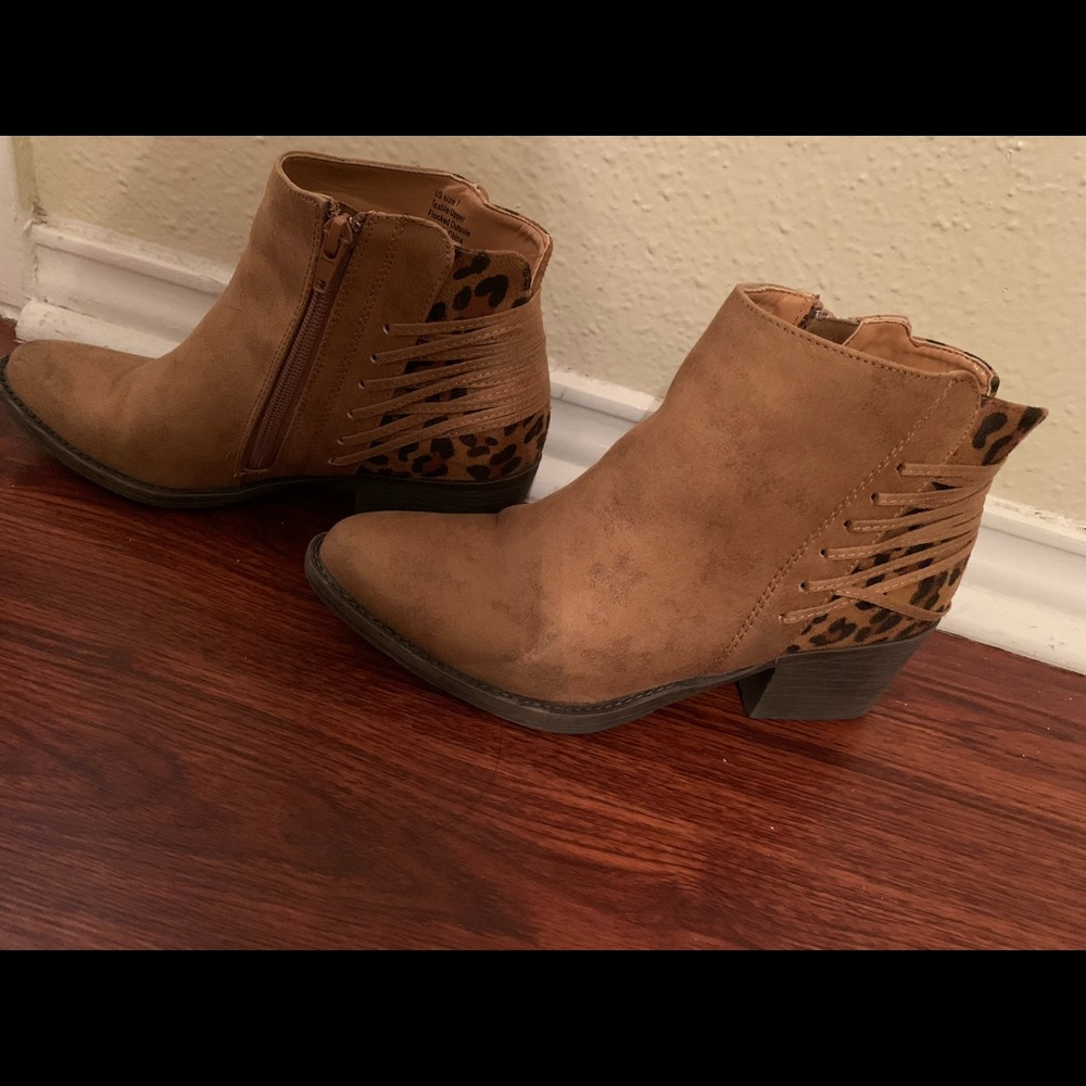 Tan cheetah print booties